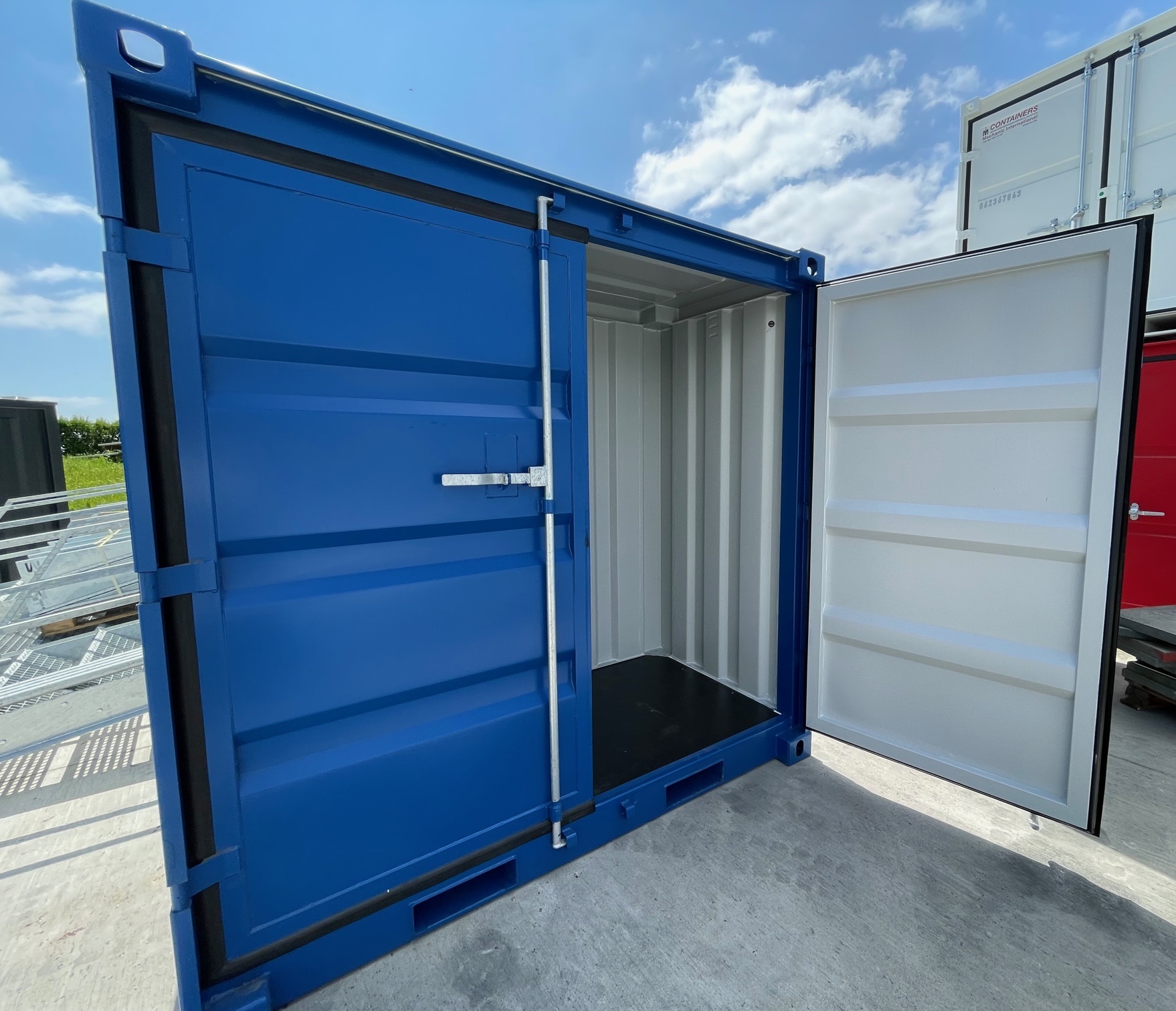 4 FT OPSLAGCONTAINER Voorzien van gegalvaniseerde sluitstan