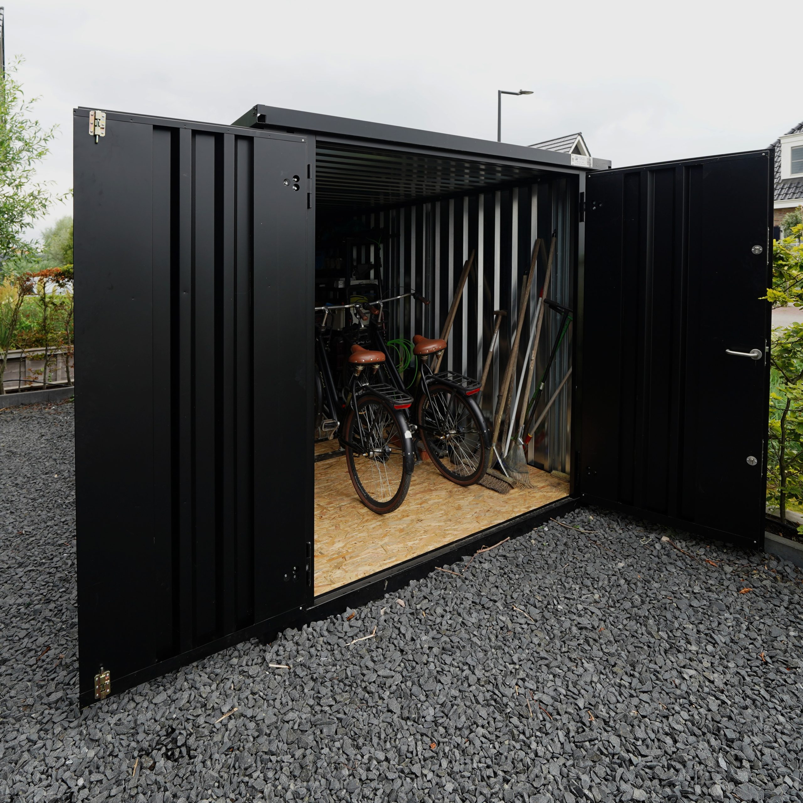 Zwarte afneembare container 6 x 2 meter – met dubbele deur aan